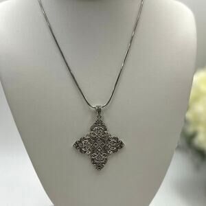 925 Sterling Silver Marcasite Filigree Art Lace Detailed Pendant Necklace